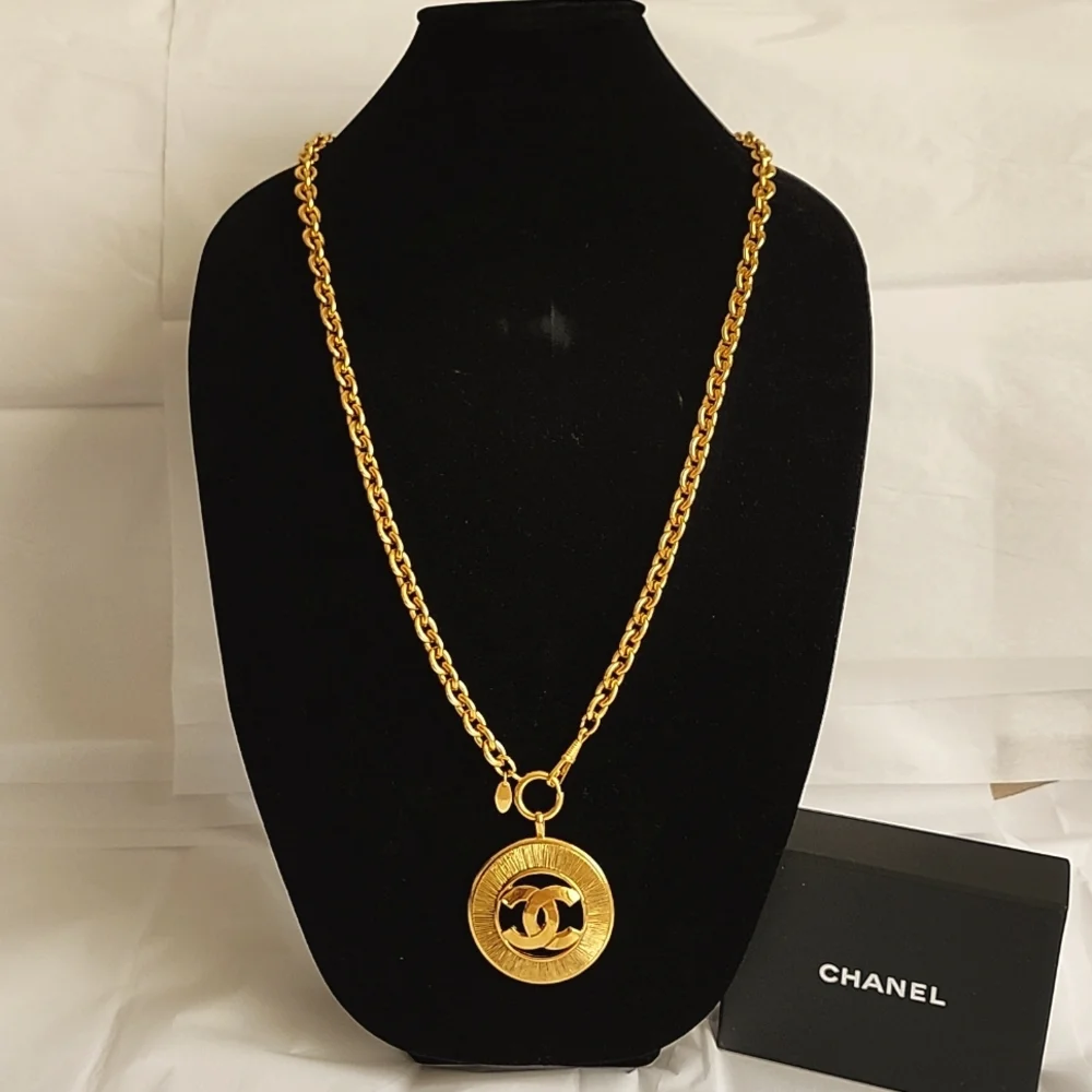 Authentic Vintage CHANEL Logo Pendant Necklace Gold - Picture 1 of 13